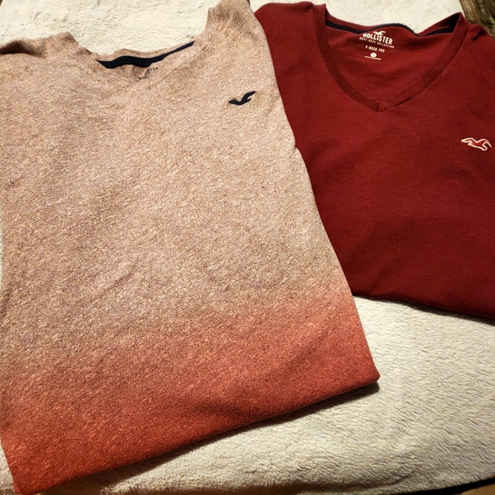 2 Mens szM Hollister v-neck Tees